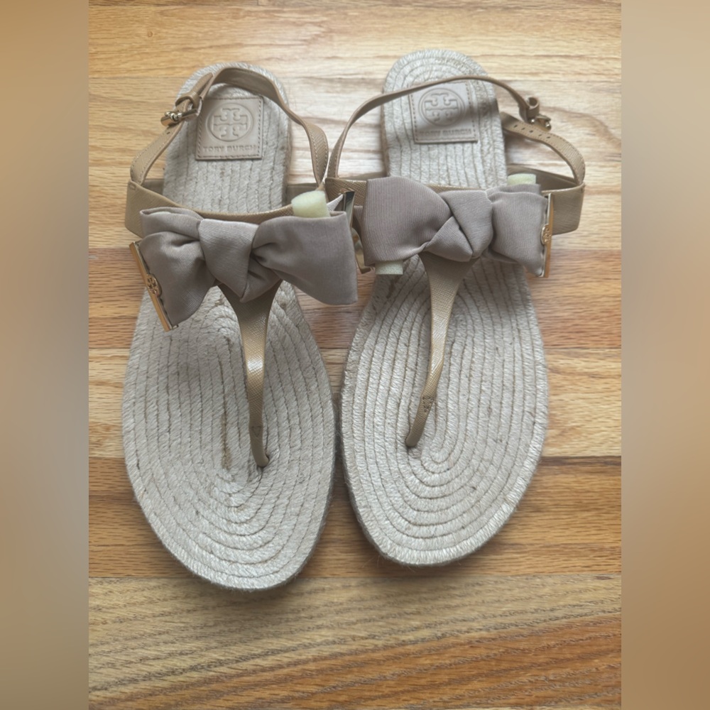 Tory Burch Tan Taupe Bow Penny flat espadrille Sandals excellent condition!!